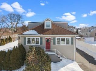 24 Valley St, Fall River, MA 02724