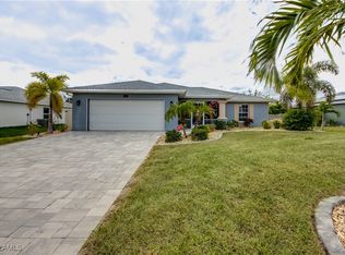 922 NE 12th Ter, Cape Coral, FL 33909