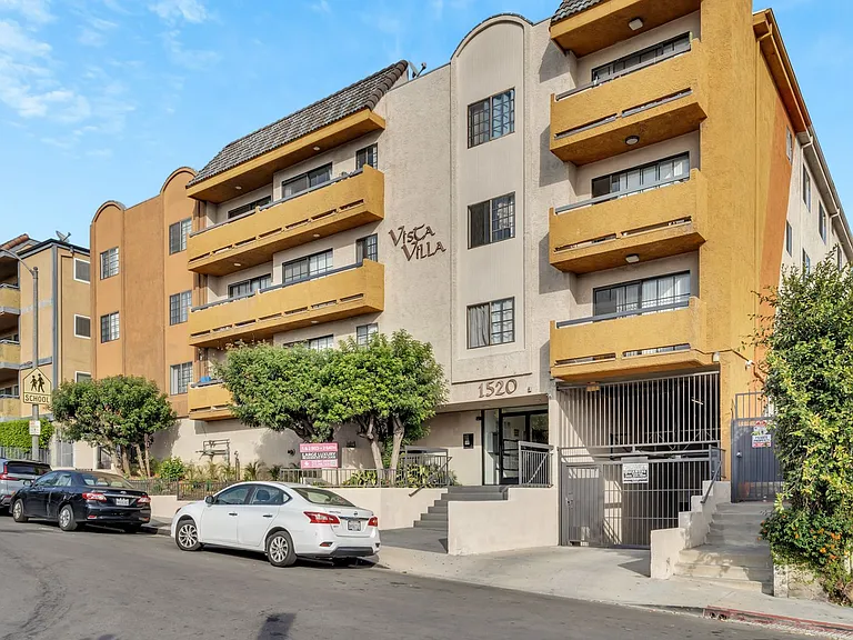 1520 N Vista St #203 — Photo 29