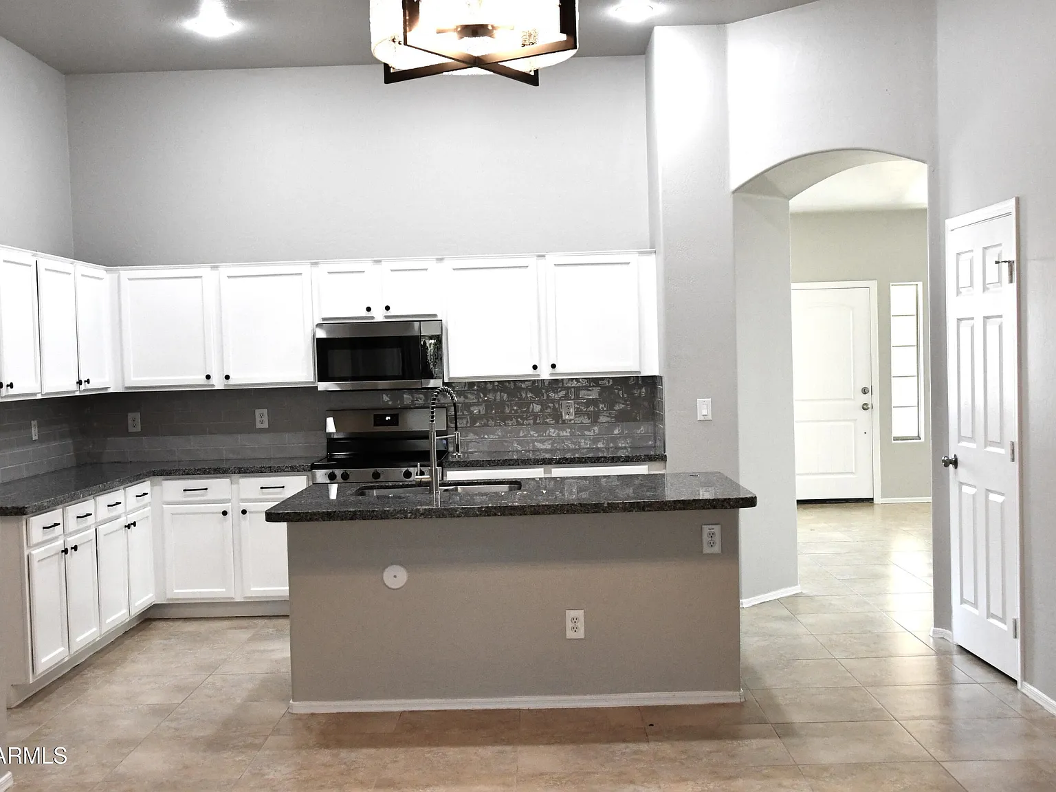 4 bed, 2.0 bath, 2219 sqft, $2,550 — Photo 2