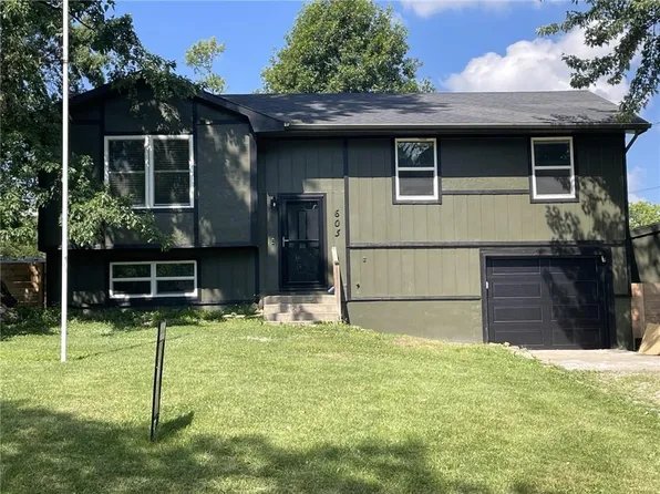 605 N Franklin St, Spring Hill, KS 66083