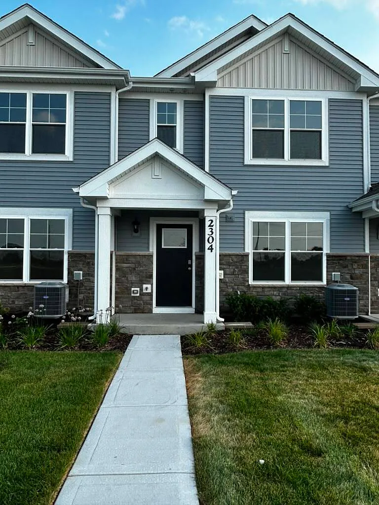3 bed, 2.5 bath, 1543 sqft, $2,800 — Photo 1