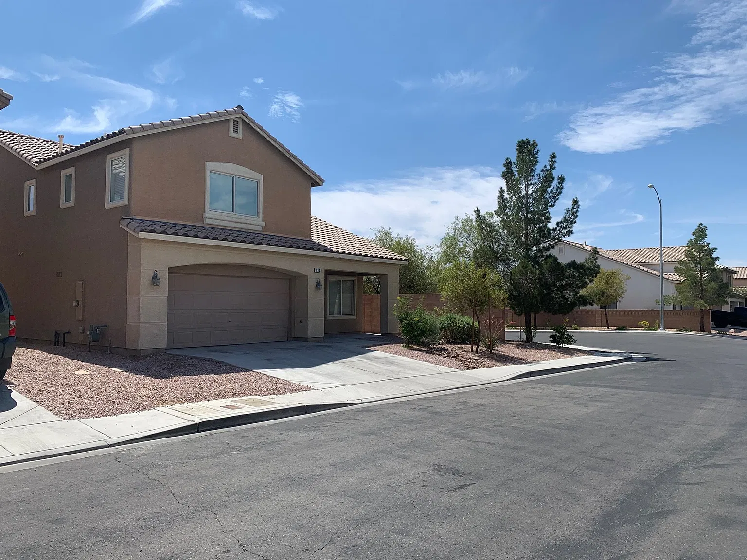 4 bed, 2.5 bath, 1960 sqft, $1,995 — Photo 3
