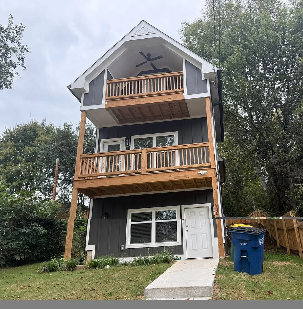 3 Story 3BD/3BA Newer Construction Near UGA — Photo 1