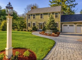 11 Rockdale Hill Cir, Upton, MA 01568