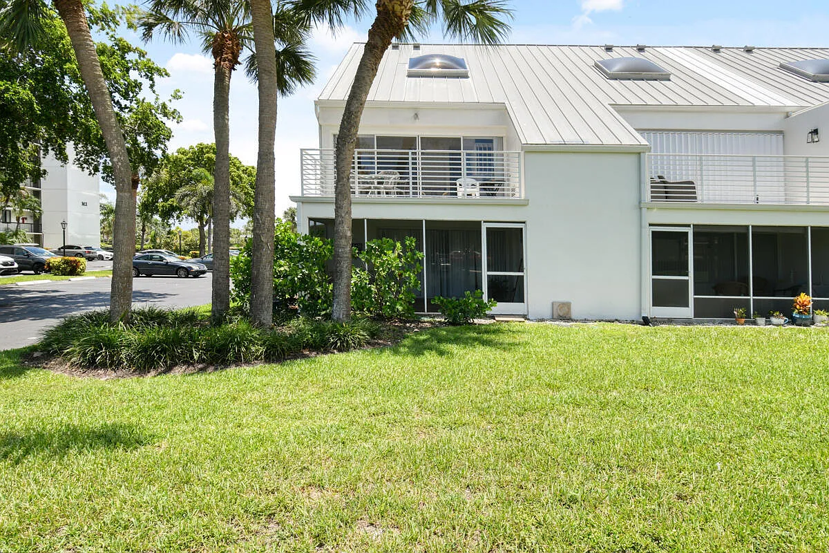 2 bed, 2.0 bath, 1026 sqft, $2,200 — Photo 1
