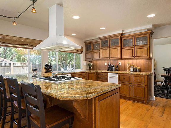 4th image of 100 Whelan Ct
