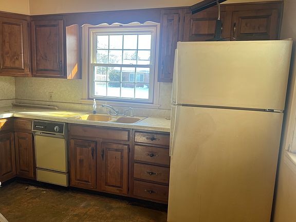 4th image of 721 W 9th St