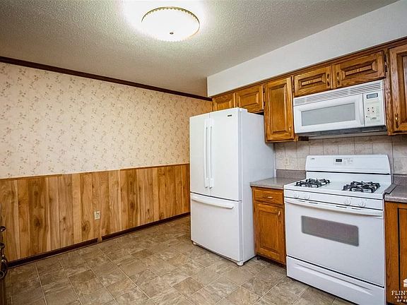 5th image of 805 Skyline Dr