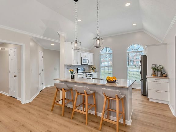 5th image of 303 Autumn Wood Dr