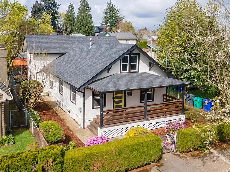 4313 N Kerby Ave — Photo 2