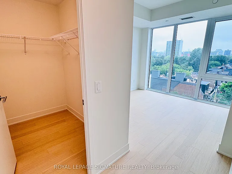 322 Dupont St #605 — Photo 15