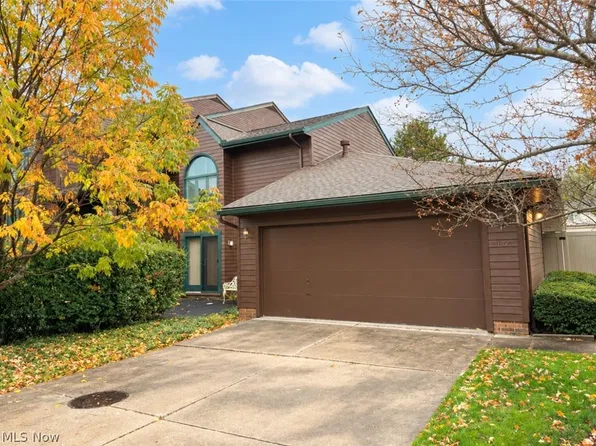 107 Fox Hollow Ct #107, Mayfield Heights, OH 44124