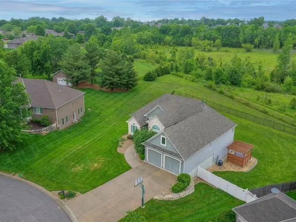 15502 Bradfort Ct, Basehor, KS 66007
