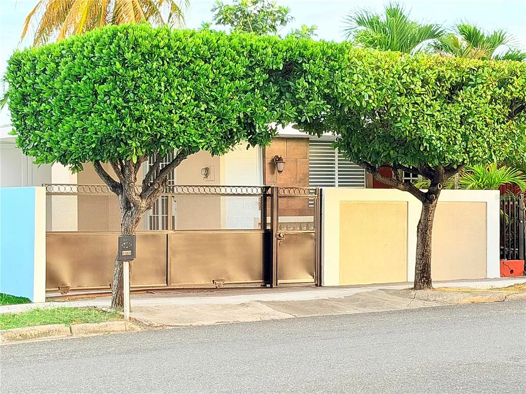 3 bed, 1.0 bath, 900 sqft, $1,200 — Photo 2