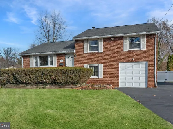 121 Cottage Ave, Moorestown, NJ 08057