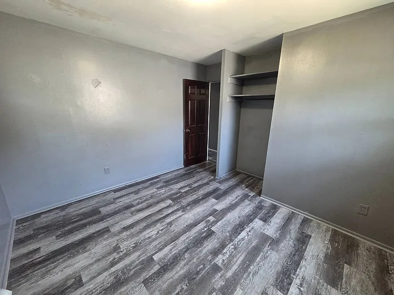 2401 Eastlawn St — Photo 10