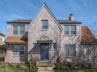 628 Romany Rd, Kansas City, MO 64113
