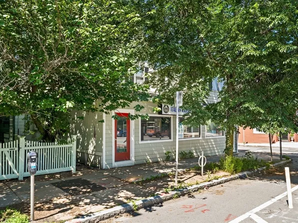 2512 Massachusetts Ave APT 3, Cambridge, MA 02140