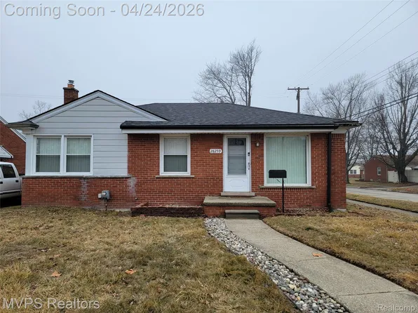 28259 Floral St, Roseville, MI 48066