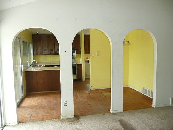2nd image of 2718 Spiceberry Ln