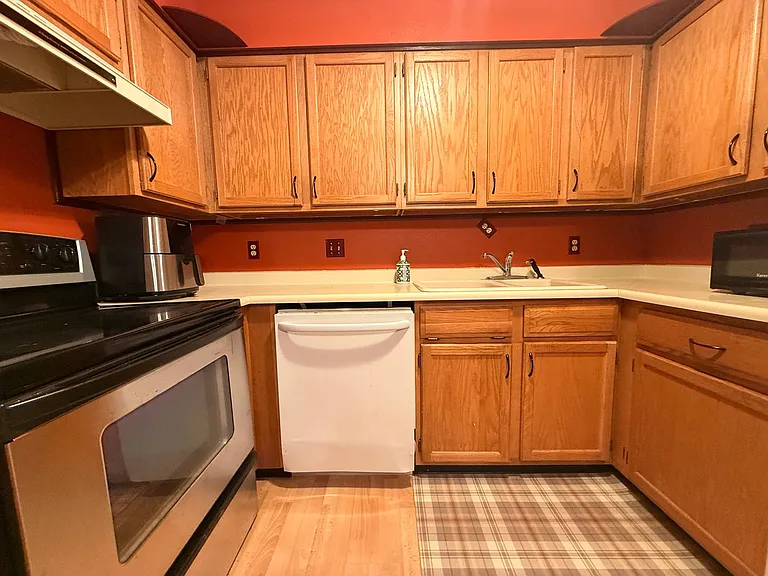 429 Wright St #202 — Photo 11