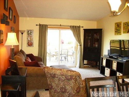 4th image of 525 Deerwood Ct