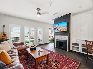 11624 Tomahawk Creek Pkwy APT D, Leawood, KS 66211