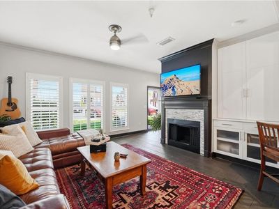 11624 Tomahawk Creek Pkwy APT D, Leawood, KS, 66211