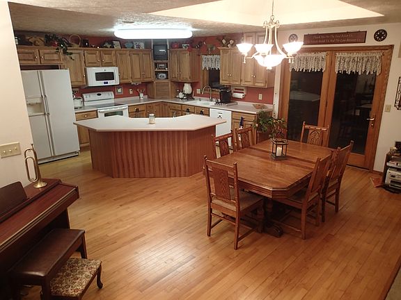 Walk toward dining-kitchen