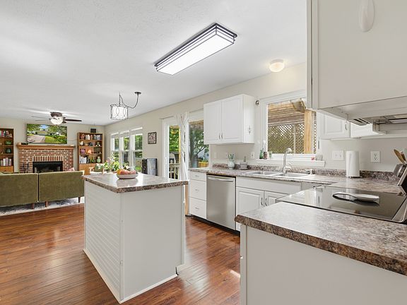 4th image of 18825 Fairfield Blvd