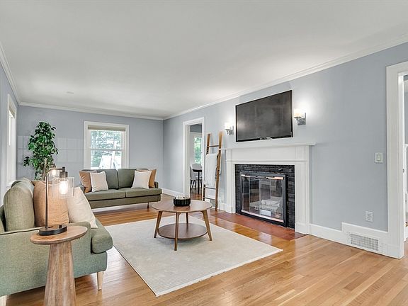 5th image of 16 Roundwood Rd