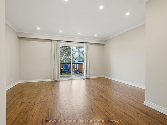 5th image of 303 Rossland Rd W
