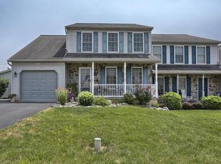 5038 Field View Dr, Mount Joy, PA 17552