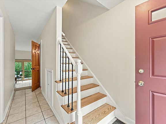 3rd image of 774 Carriage Cir