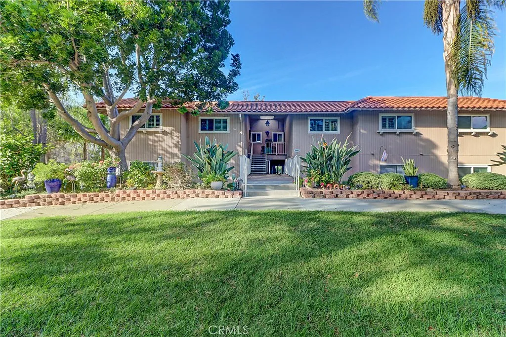 2 bed, 1057 sqft, $3,100 — Photo 1