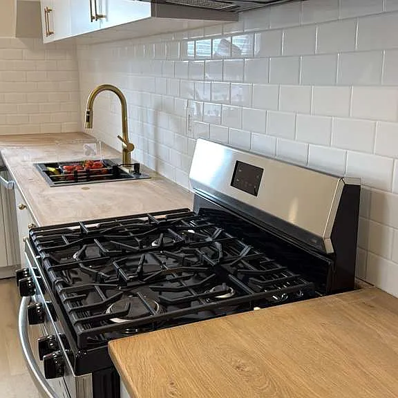 824 Elm St — Photo 2