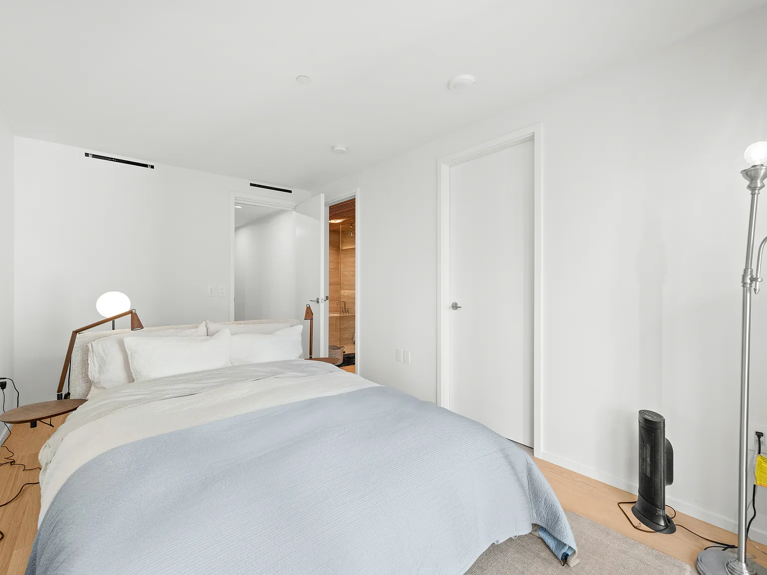 2 bed, 1326 sqft, $8,000 — Photo 3