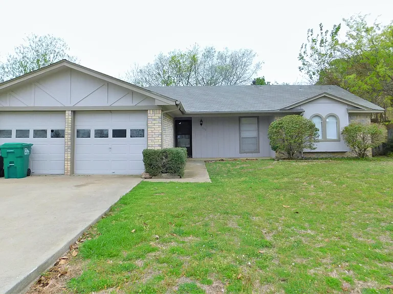 1706 Wisteria St — Photo 2