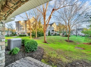 129 Turlington Ct, Livingston, NJ 07039