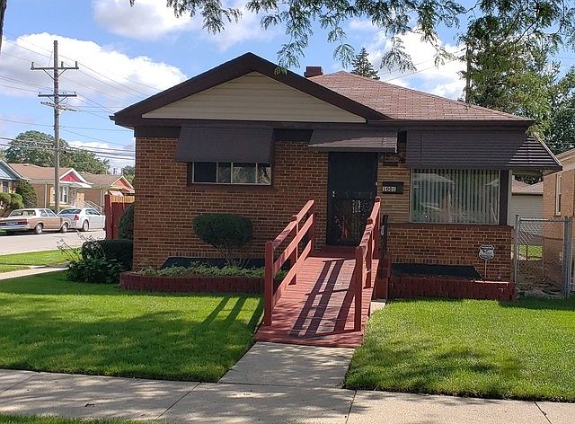 1st image of 1001 S 32nd Ave