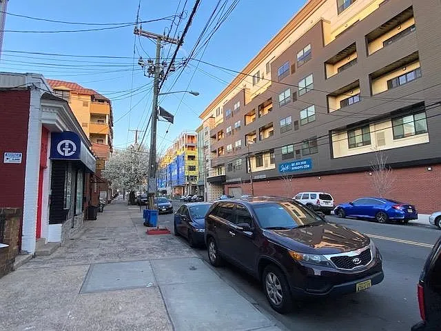233 Avenue E #2 — Photo 2