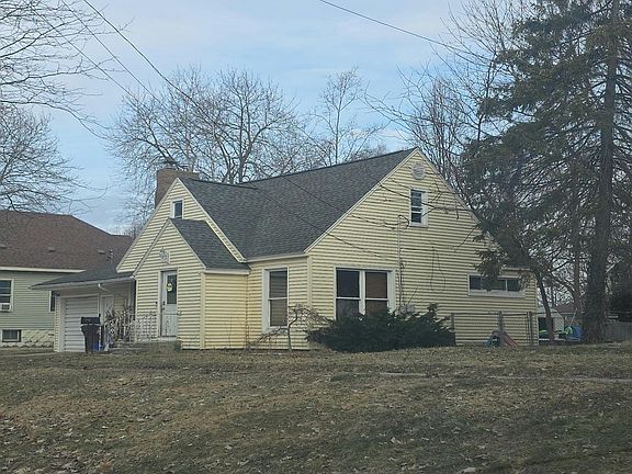 2nd image of 121 E Pine St