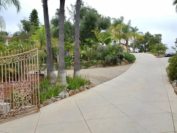 2355 Castlegate Ln, Vista, CA 92084