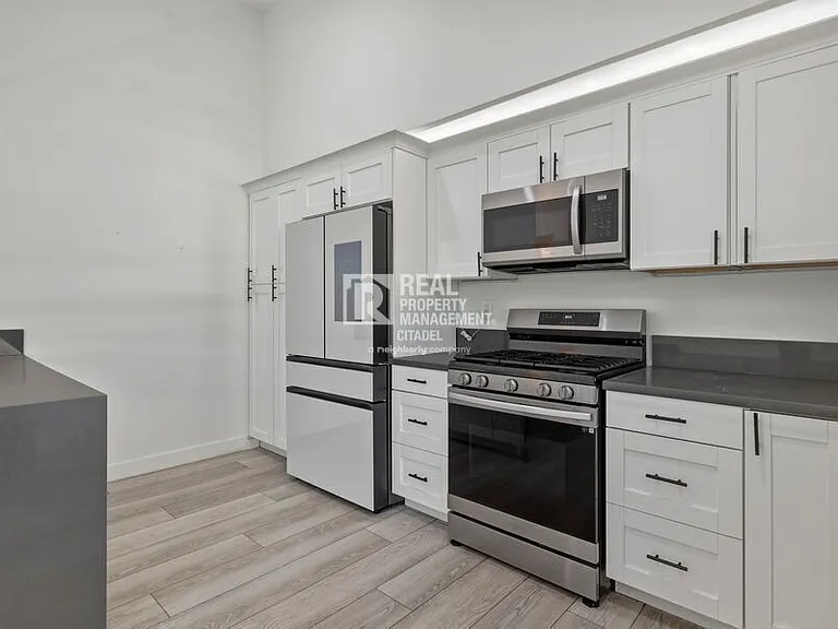 1027 E Palm Ave — Photo 23