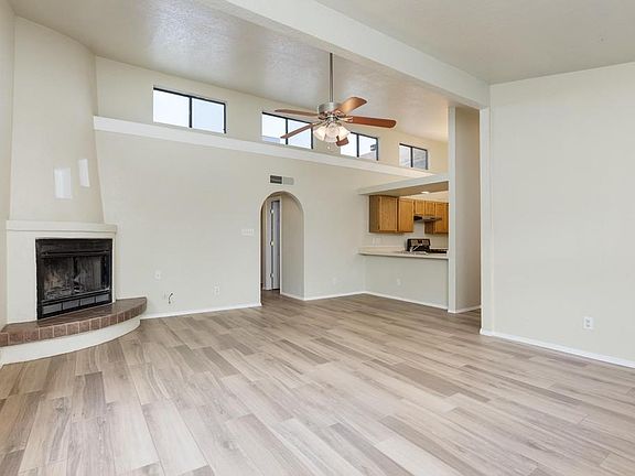 4th image of 2040 Briarwood Ln