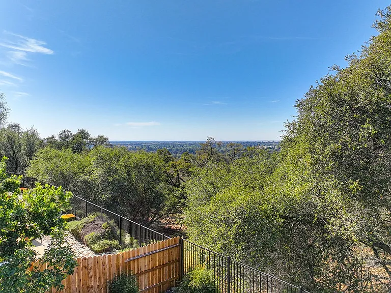 7029 Pembroke Way — Photo 114