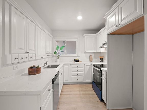 3rd image of 2060 Starling Way