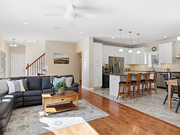 5th image of 165 Lyman Rd