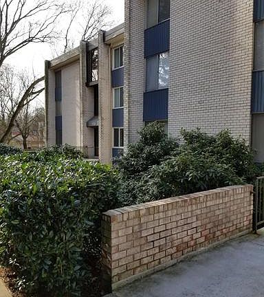 3rd image of 5576 Burnside Dr APT 1